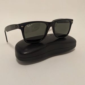 Rayban RB2113 Wayfarer 901/48 54-19 Black